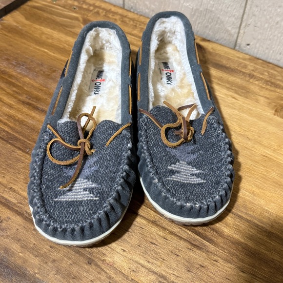 Minnetonka Womens Moccasin Slippers Gray Aztec Knit Fur Lined Size 11M - Picture 1 of 9
